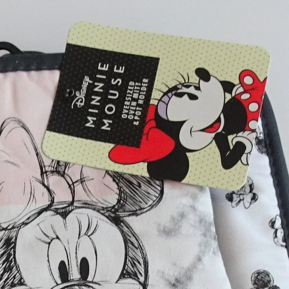 NWT Disney Minnie Mouse Oven Mitt & Potholder Set